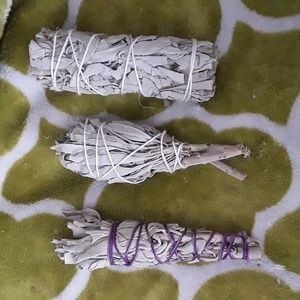 3 white sage smudges